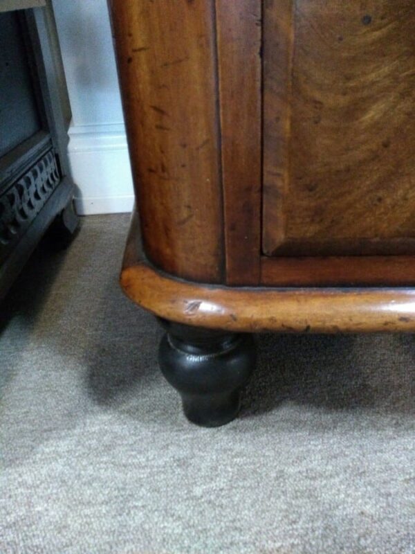 Bow Fronted Victorian Mahogany Chest of Drawers - Image 10