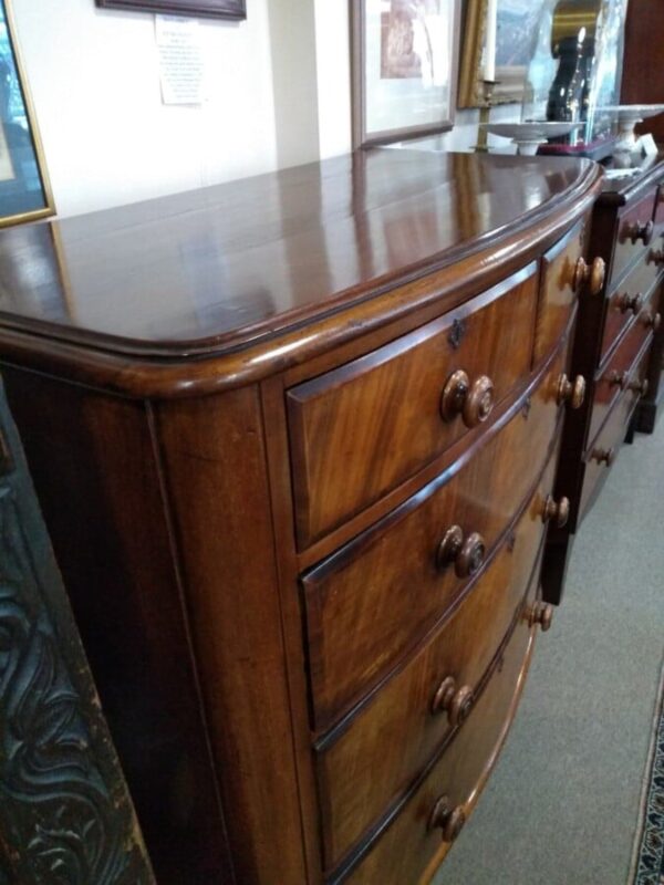 Bow Fronted Victorian Mahogany Chest of Drawers - Image 3