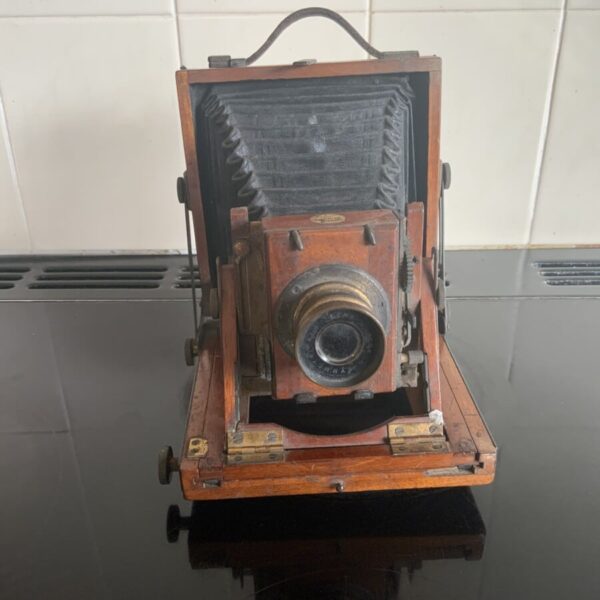 Thornton Picard camera in mahogany and brass Antique Furniture 3