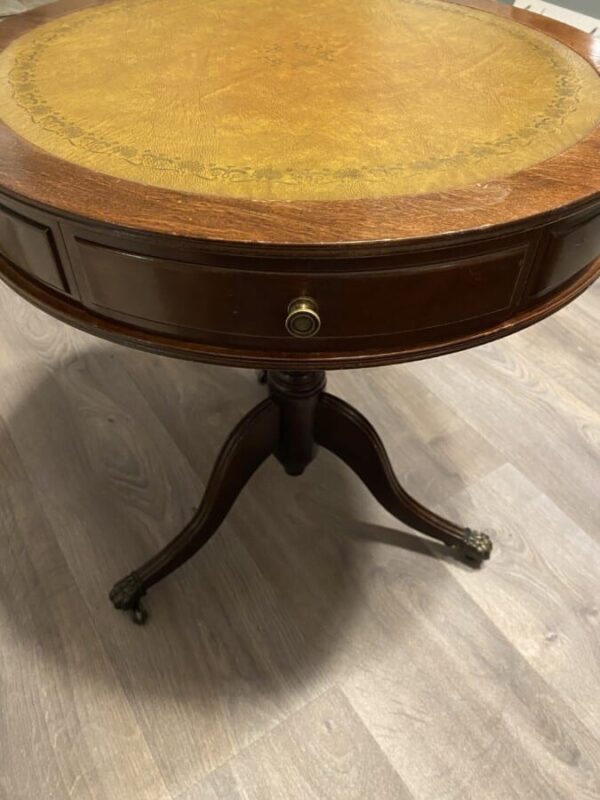 An attractive 20th Century mahogany drum table. leather Antique Furniture 3