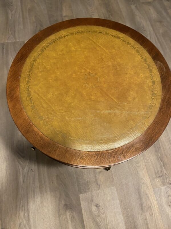 An attractive 20th Century mahogany drum table. leather Antique Furniture 4