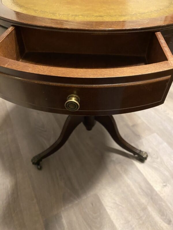 An attractive 20th Century mahogany drum table. leather Antique Furniture 8