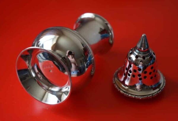 Vintage E P N S Sugar Shaker with original fitted Box, - Image 6