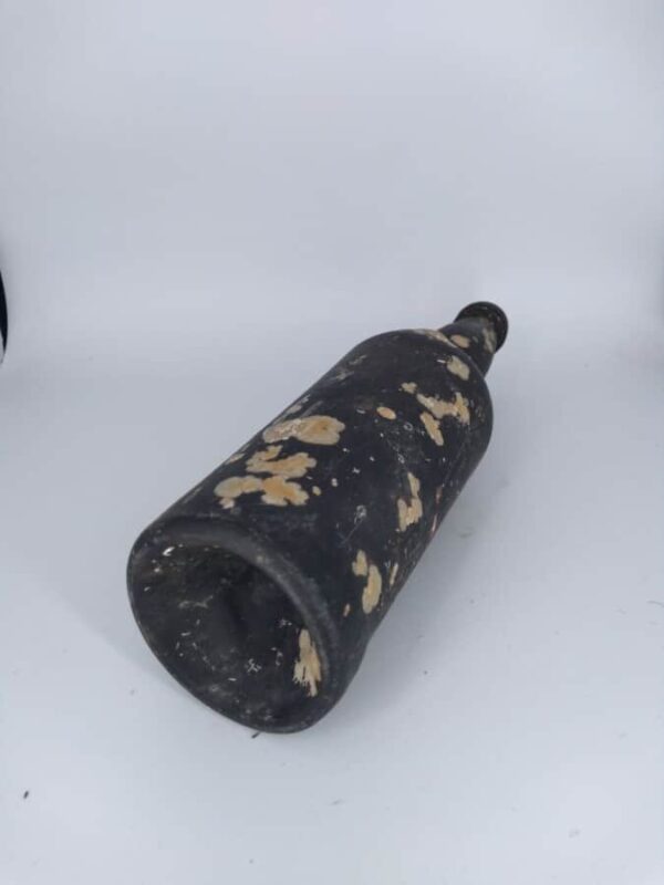 Shipwreck Diver Found Old Bottle From The Wreck 'Heroine' - Image 3