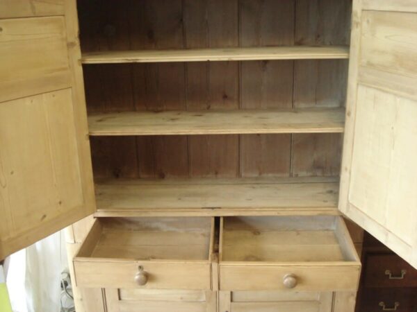 A Magnificent Early 19th Century Pine Four Door cupboard Antique Cupboards 6