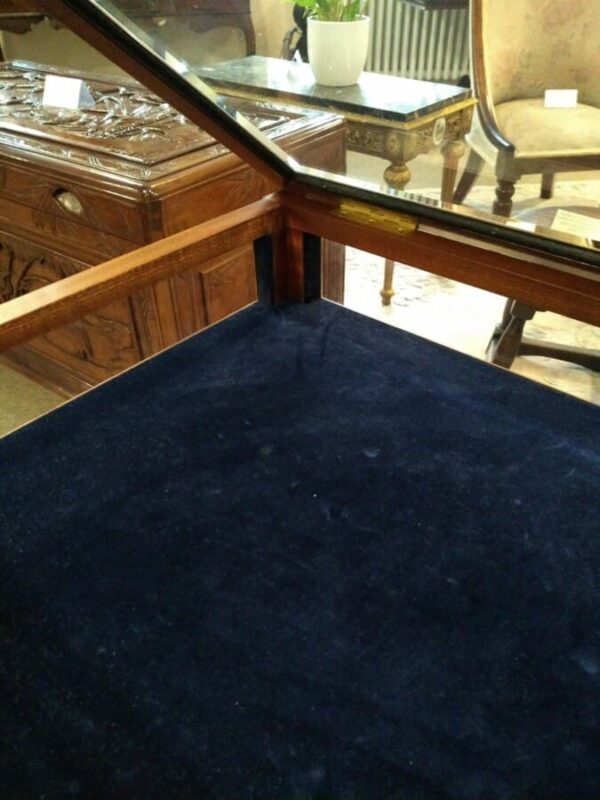Blue Lined Bijouterie Table - Image 5