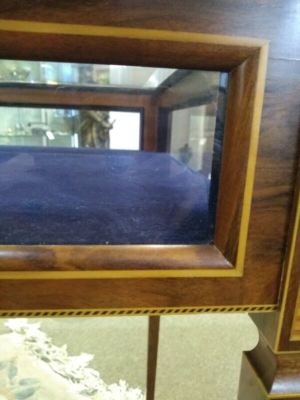 Blue Lined Bijouterie Table - Image 4