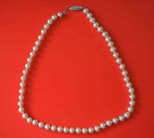 Lotus De Luxe 17" One Size Pearl Necklace - Original Fitted Box - Image 2