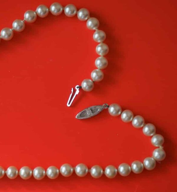 Lotus De Luxe 17" One Size Pearl Necklace - Original Fitted Box - Image 3