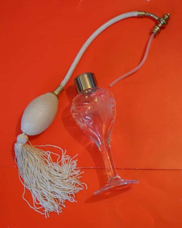 A Vintage Collection of 3 Perfume / Scent Atomisers - Gift / Present - Image 9