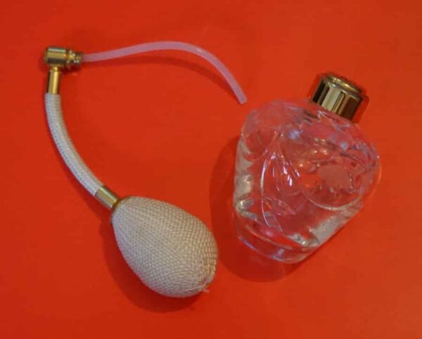 A Vintage Collection of 3 Perfume / Scent Atomisers - Gift / Present - Image 3