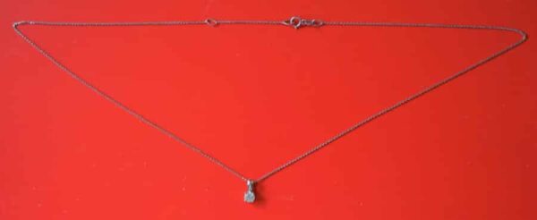 This is a beautiful vintage 750 Platinum 25 point Diamond Pendant - Image 5