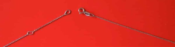 This is a beautiful vintage 750 Platinum 25 point Diamond Pendant - Image 3