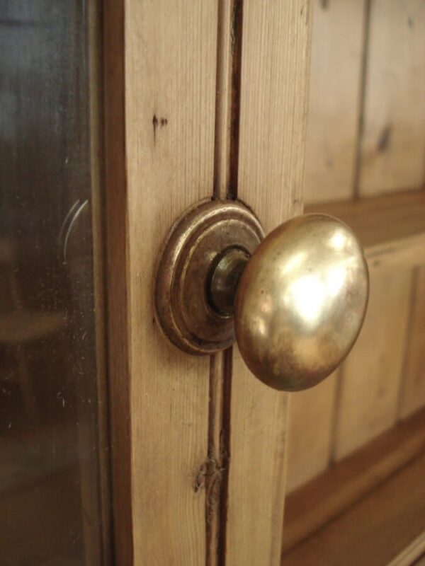 Edwardian Pine Dresser with glazed cupboards flanking the open rack. - Image 5