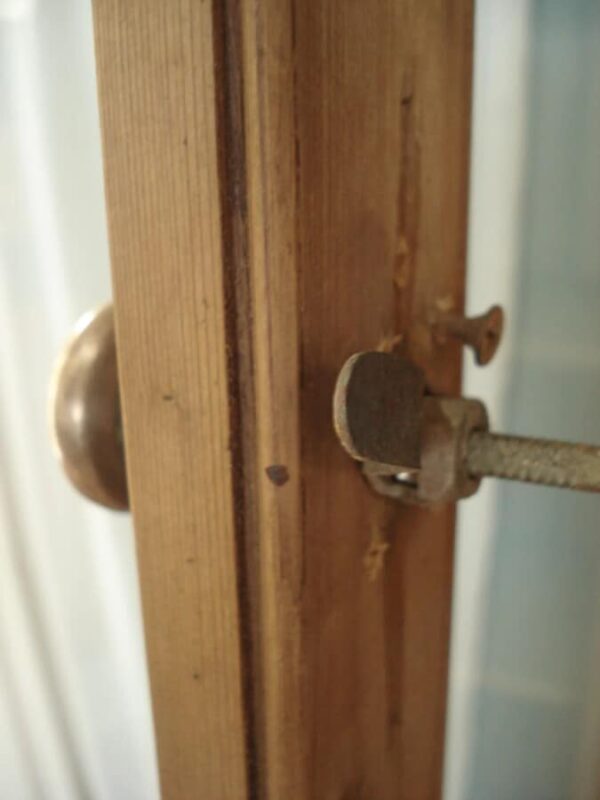 Edwardian Pine Dresser with glazed cupboards flanking the open rack. - Image 4