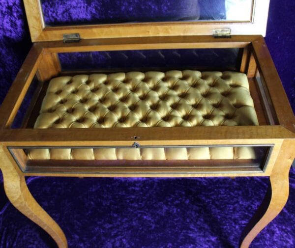 Victorian Walnut Bijouterie Table - Image 7