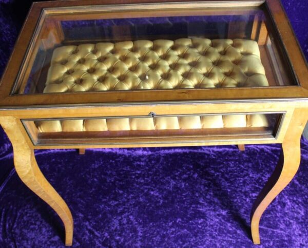 Victorian Walnut Bijouterie Table - Image 6