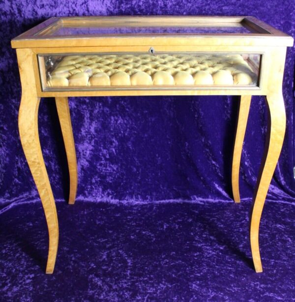 Victorian Walnut Bijouterie Table
