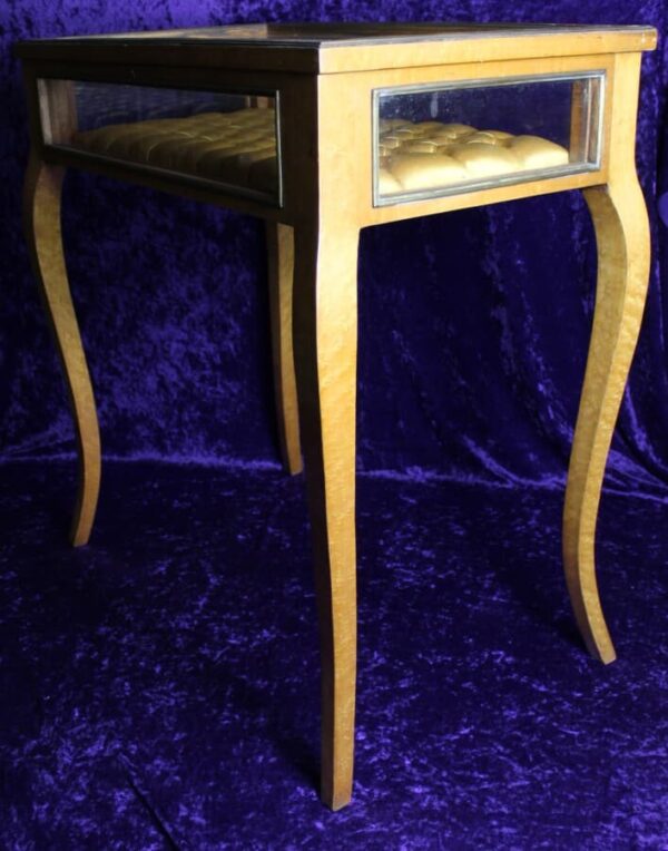 Victorian Walnut Bijouterie Table - Image 4
