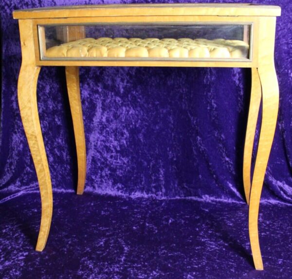 Victorian Walnut Bijouterie Table - Image 2