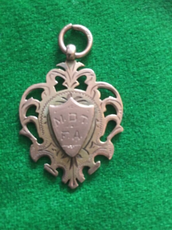 1904 MDT FA football medal 9k gold - Image 4