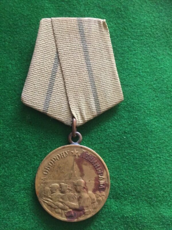 Original CCCP ww2 Three medals and cap badge - Image 3