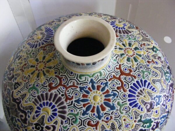 Large stunning Chinese ovoid vase wonderful COLOURFUL enamel 2 dragons - Image 4