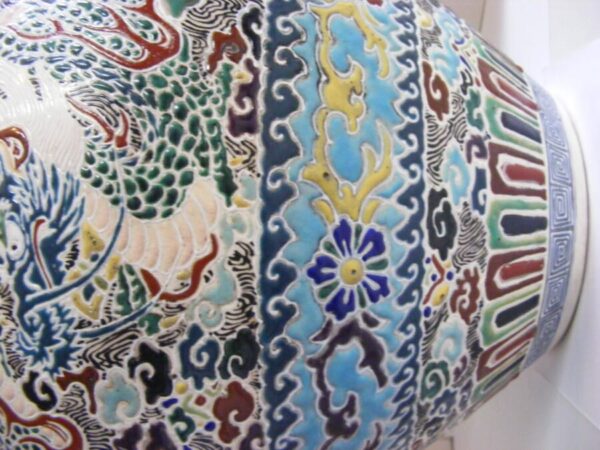 Large stunning Chinese ovoid vase wonderful COLOURFUL enamel 2 dragons - Image 6