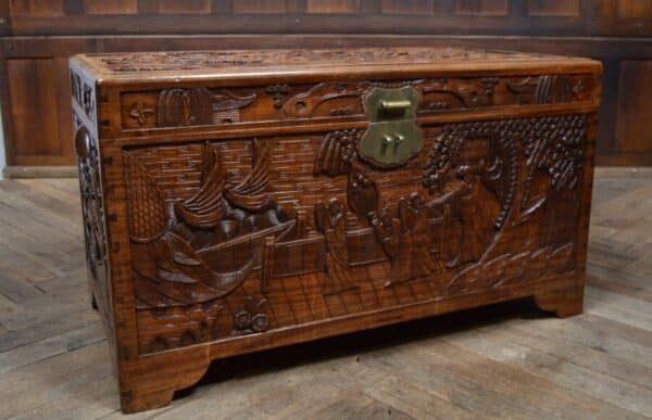 Oriental Camphor Wood Blanket / Storage Box SAI2848