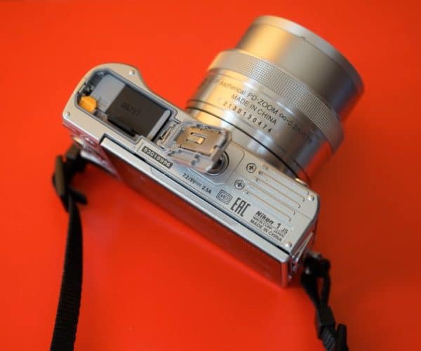Nikon 1 J5 20.8mp Digital Camera – Black (kit w/ 10-30mm Lens) 2.7x Crop Camera Kit Vintage 4