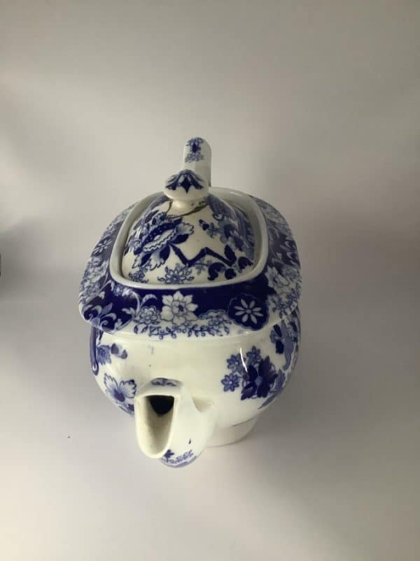 Hilditch Covered Vase Pattern Teapot Circa 1825 - Image 4
