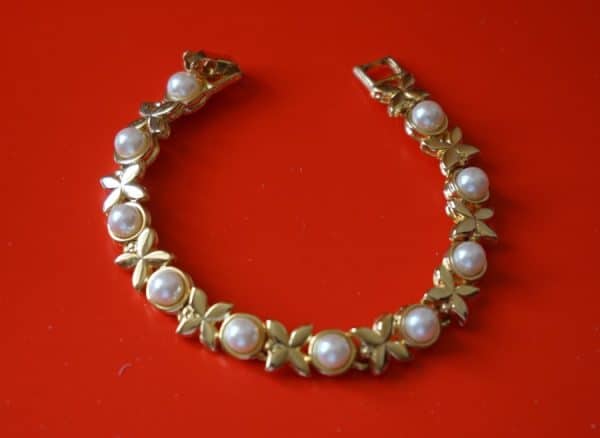 Vintage Ornate Gold Plated Pearl Bracelet - Ideal Present - Image 3