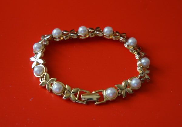 Vintage Ornate Gold Plated Pearl Bracelet - Ideal Present - Image 5