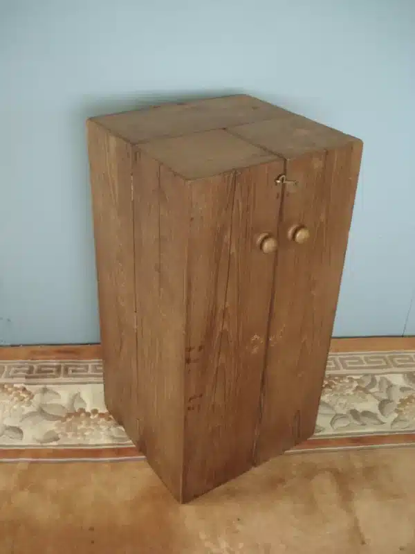 Compactum Style Pigeon Hole Cupboard with moveable shelves - Image 2