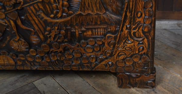 Chinese Camphor Wood Blanket / Storage Box SAI2940 - Image 6