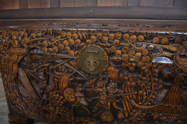 Chinese Camphor Wood Blanket / Storage Box SAI2940 - Image 5