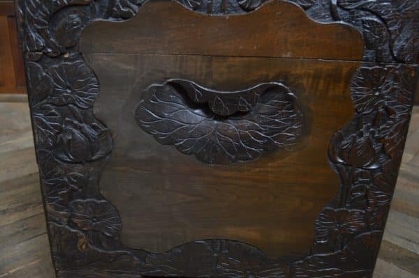 Chinese Camphor Wood Storage / Blanket Box SAI2939 - Image 5