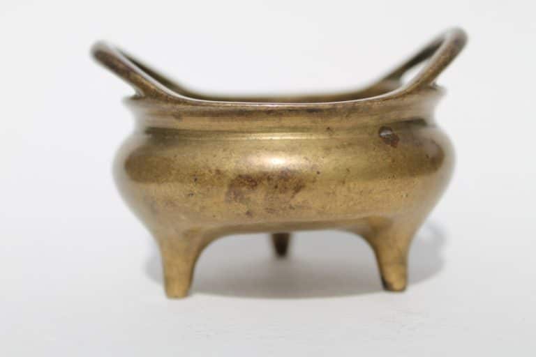 Chinese Bronze Censer. Xuande Tripod Portable censer with dragon seal