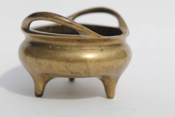 Chinese Bronze Censer. Xuande Tripod Portable censer with dragon seal - Image 14