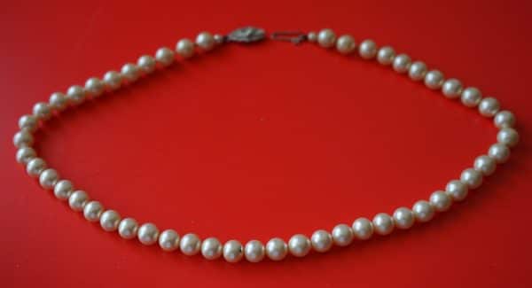 One Size Vintage Rosita Boxed Faux Pearl Necklace With Push / Pull Fastener - Image 4