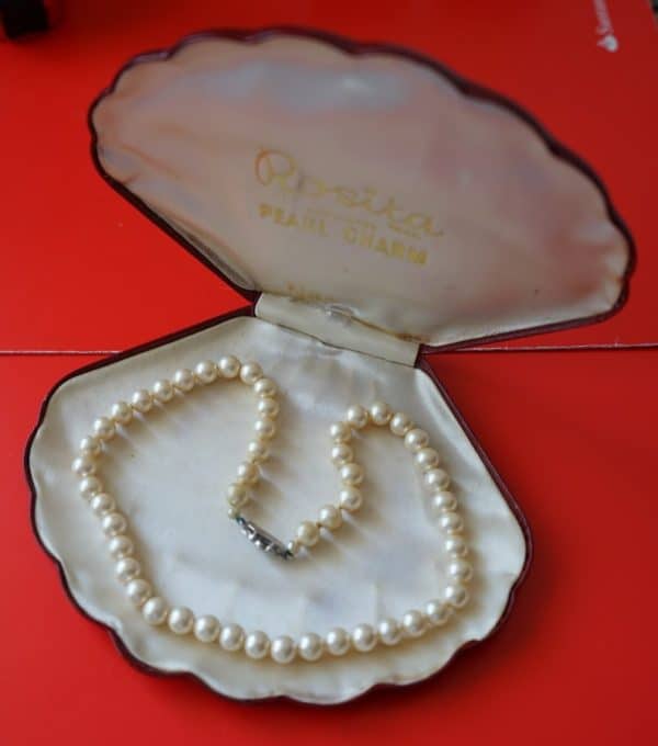 One Size Vintage Rosita Boxed Faux Pearl Necklace With Push / Pull Fastener