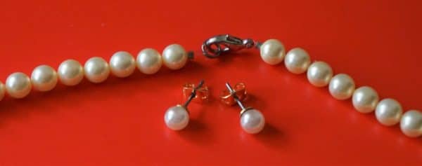 Rosita Single Strand Simulated Graduated Pearl & Crystal Necklace & Earrings Boxed - Image 3
