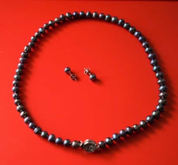 Black Pearl Necklace & Earrings Boxed Set - Ideal Gift - Image 4