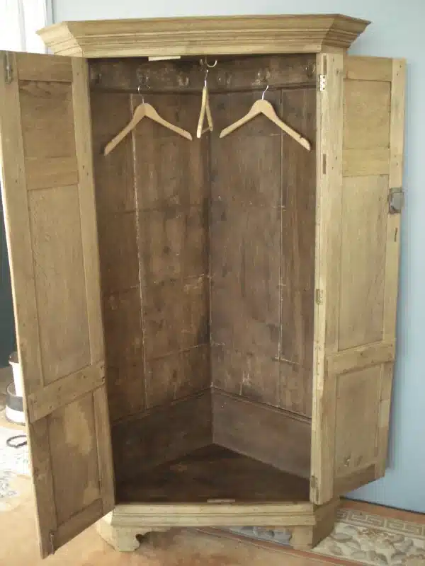 Freestanding 19th Century Bare Oak two door corner cupboard/ Hall cupboard - Image 3