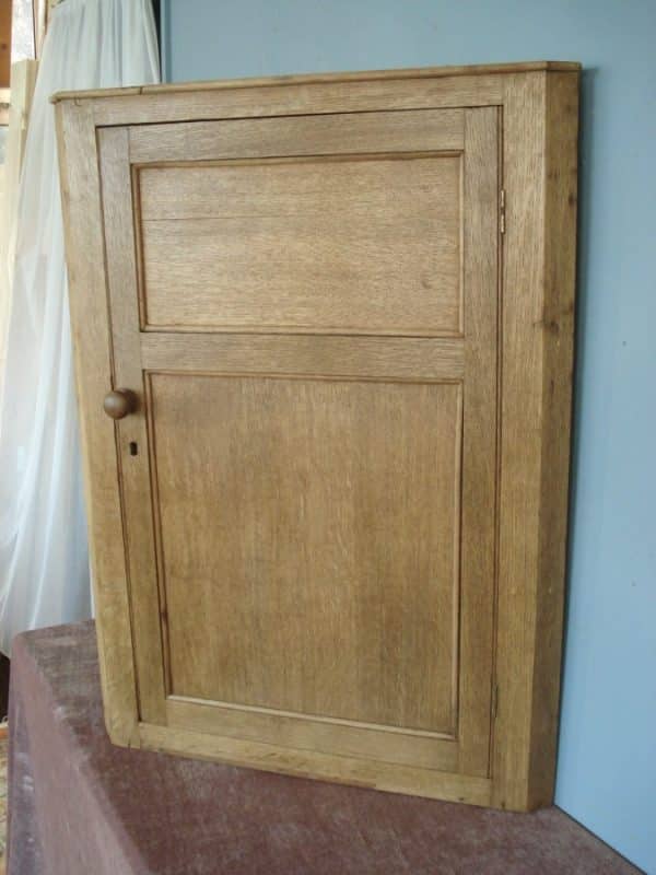 Polished Bare Oak Early 19th Century Corner Cupboard - Image 4