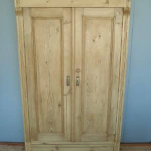 French Antique Pine Linen Cupboard / Wardrobe Antique Wardrobes