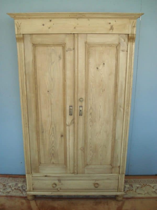 French Antique Pine Linen Cupboard / Wardrobe Antique Wardrobes 3