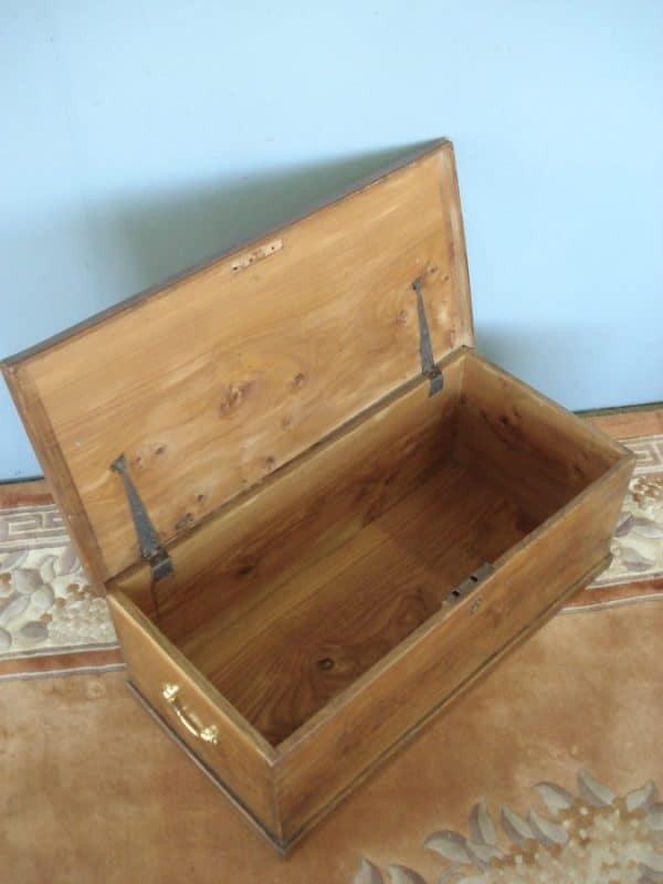 Elm 19th Century 'Six Plank' Blanket Chest in original colour - Image 2