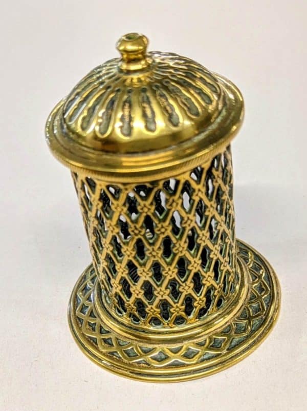 Vesta Holder