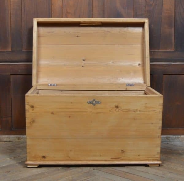 Victorian Pine Domed Top Trunk SAI3020 - Image 12